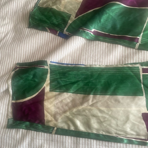 Zara pattern silk shirt and pants
Only the Med set is available - Picture 6 of 8